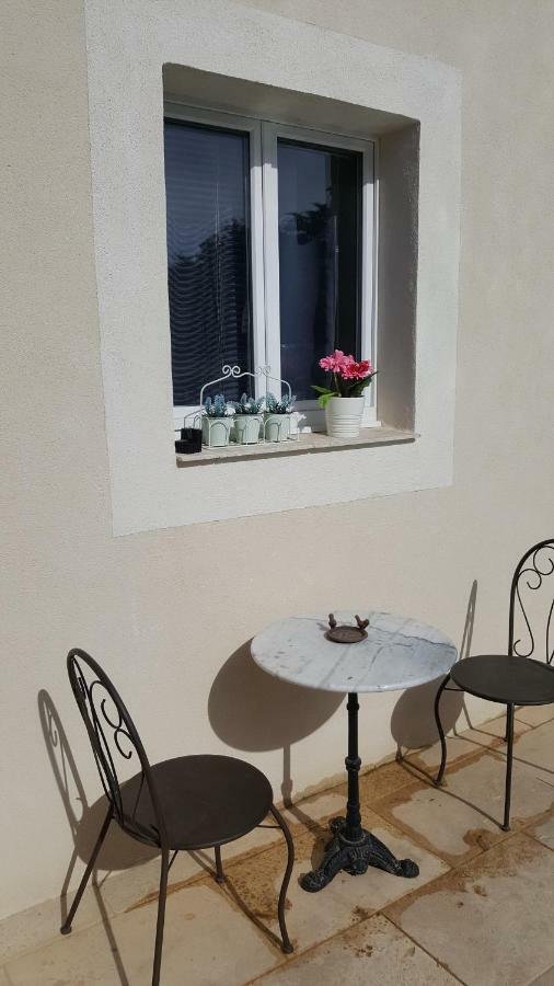 Apartament Le Cabanon De Lea Tavel Zewnętrze zdjęcie